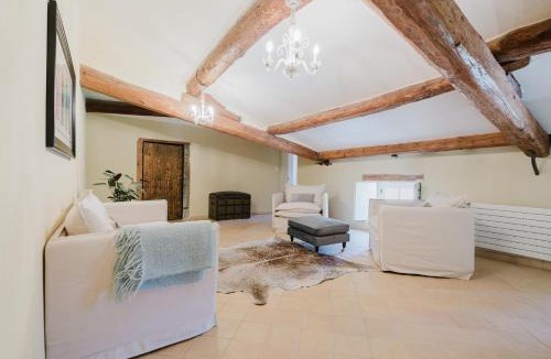 Montfavet Bed & Breakfast | Château Saint Perret