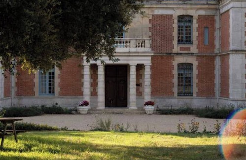 Fajolles Apartment | Château Stay – 1BR/4P with Pool & Park Access