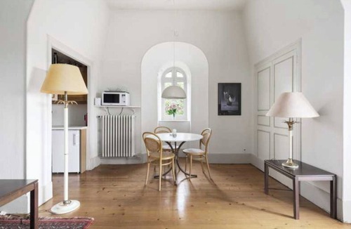 Fajolles Apartment | Château Stay – 1BR/4P with Pool & Park Access