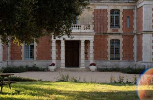 Fajolles Apartment | Château Stay – 1BR 4P with Pool & Park Access