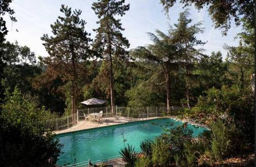 Fajolles Apartment | Château Stay – 1BR 4P with Pool & Park Access
