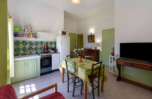 Aimargues Apartment | Château Teillan - Cadran Solaire