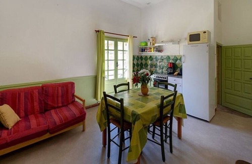 Aimargues Apartment | Château Teillan - Cadran Solaire