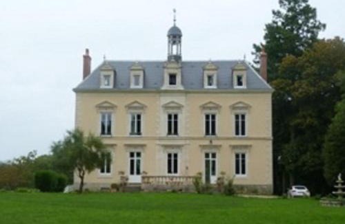 Parennes Bed & Breakfast | Château XIXe avec parc, chambres spacieuses et petit déjeuner local, proche forêt et cité médiévale - FR-1-410-411
