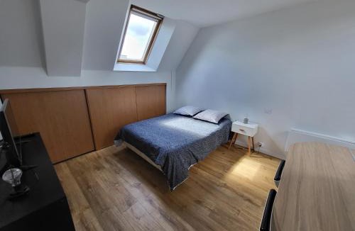 Chateaubourg Apartment | Châteaubourg : Studio avec cuisine et salle d'eau