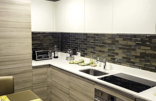 Hollywood Condo | CH 2 bedroom 2 bathrooms. Steps from the beach, rooftop pool, bar, gym. Sleeps 6