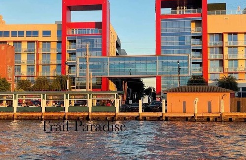 Hollywood Condo | CH 2 bedroom 2 bathrooms. Steps from the beach, rooftop pool, bar, gym. Sleeps 6