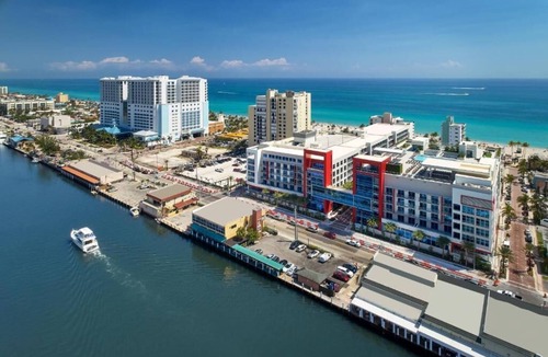 Hollywood Condo | CH 2 bedroom 2 bathrooms. Steps from the beach, rooftop pool, bar, gym. Sleeps 6