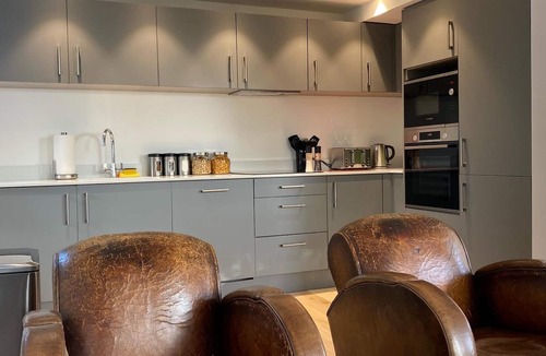 Bath Apartment | CH Apt 7 2bed in Bath