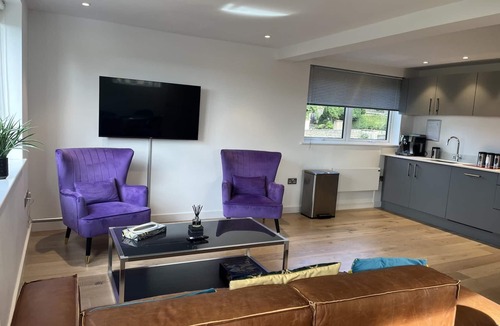 Bath Apartment | CH Apt 7 2bed in Bath