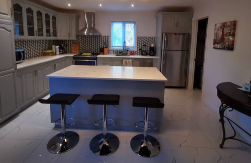 Sainte-Lucie-des-Laurentides Cottage | Cheerful vast 5 bedrooms single level house with lake access