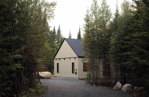 Lac-Swell Cabin | Chalet Perdu - Cozy 2-Bedroom Forest Retreat with Hot Tub