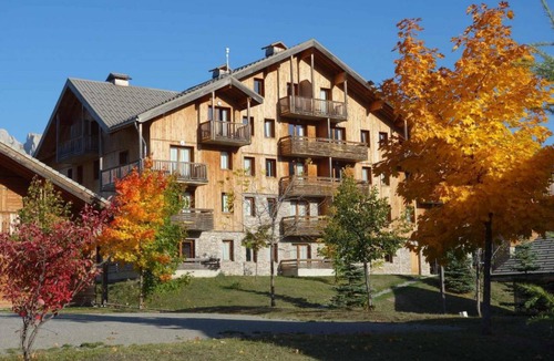 Saint-Etienne-en-Devoluy Ski Chalet | Chalet, 300m from ski slopes, fitness, swimming pool, terrace, parking, tv, ski locker, 56m²