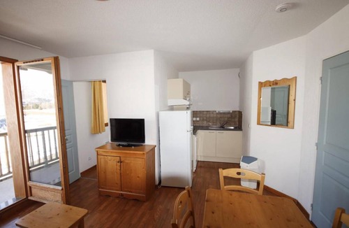 Saint-Etienne-en-Devoluy Ski Chalet | Chalet, 300m from ski slopes, fitness, swimming pool, terrace, parking, tv, ski locker, 56m²