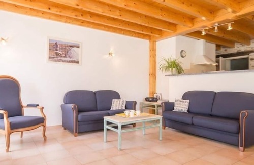 Saint-Philbert-de-Grand-Lieu Cottage | Charming Cottage on Organic Vineyard, Near Nantes with Bikes & Wi-Fi