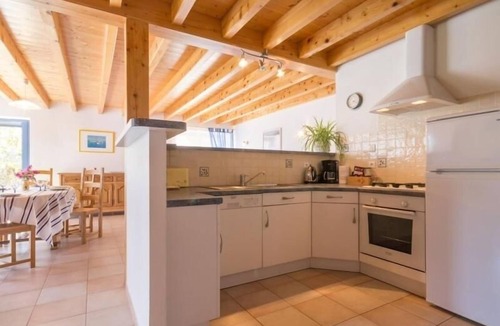 Saint-Philbert-de-Grand-Lieu Cottage | Charming Cottage on Organic Vineyard, Near Nantes with Bikes & Wi-Fi