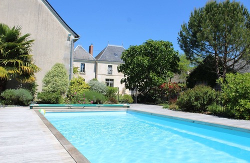Sainte-Catherine-de-Fierbois House | Charming farmhouse with heated, secure swimming pool