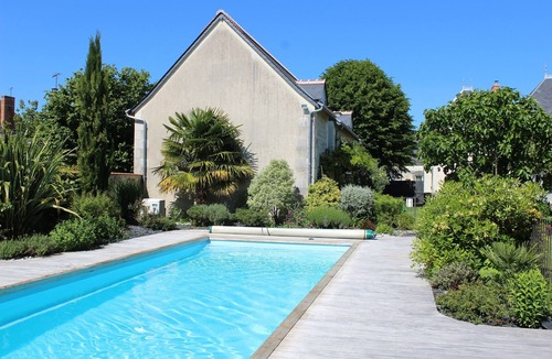 Sainte-Catherine-de-Fierbois House | Charming farmhouse with heated, secure swimming pool