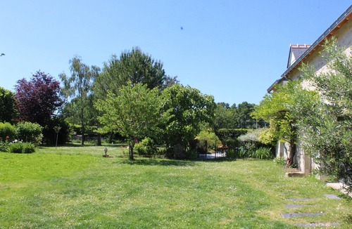 Sainte-Catherine-de-Fierbois House | Charming farmhouse with heated, secure swimming pool
