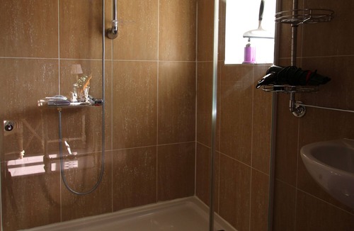 Couffy House | Ch. Hosts Les Anges 2 people from the bamboo pond