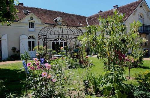 Couffy House | Ch. Hosts Les Anges 2 people from the bamboo pond