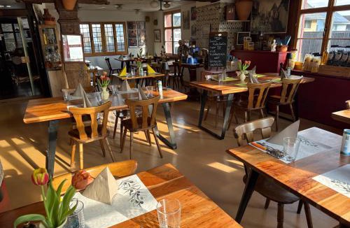 Landschlacht Hotel | Hotel Restaurant Pizzeria Rotes Haus