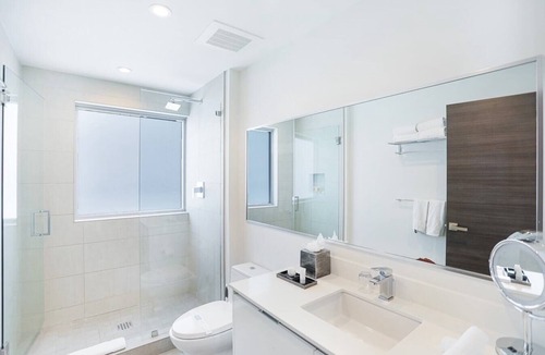 Hollywood Resort | CH Luxury Corner and Wraparound Ocean Balcony-CS42