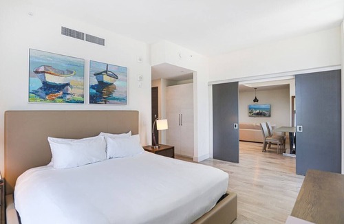 Hollywood Resort | CH Luxury Corner and Wraparound Ocean Balcony-CS42