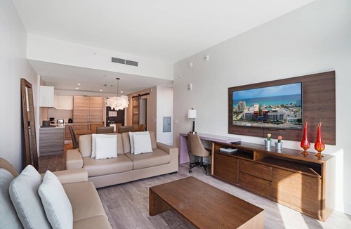 Hollywood Condo | CH Luxury Two Bedrooms and Partial Ocean View-CS2