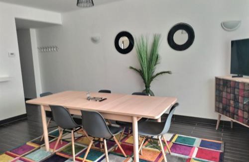 Woippy House | Ch privée 18m - Canapé - Netflix - Appart 120m