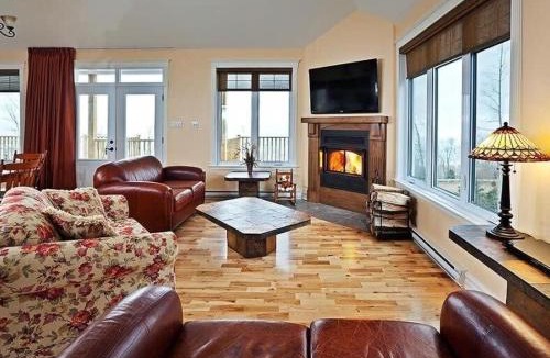 Petite-Riviere-Saint-Francois Ski Chalet | Chalet L'Officier #1 et #2 Charlevoix