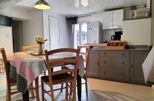 Vieilles-Maisons-sur-Joudry Cottage | Charming Farm Cottage with Terrace Near Forests & Lakes, Sleeps 9