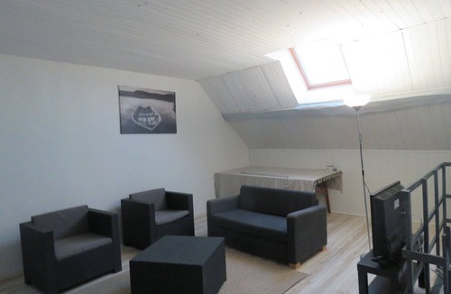 Vieilles-Maisons-sur-Joudry Cottage | Charming Farm Cottage with Terrace Near Forests & Lakes, Sleeps 9