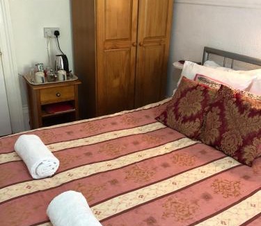 Sandown Hotel | Chad Hill Hotel