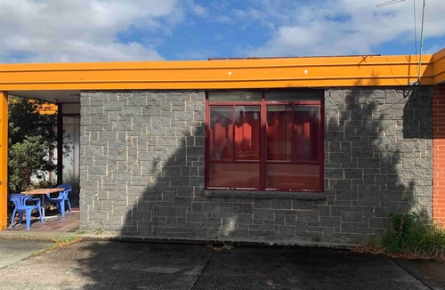 Huntingdale House | Chadstone Holiday W6 Villa