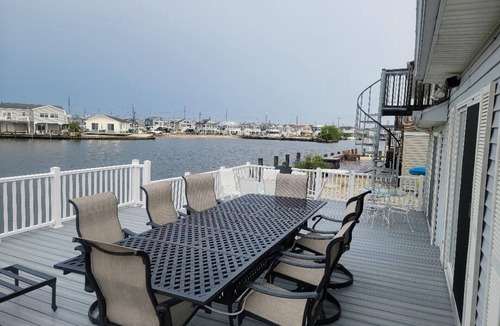 Dover Beaches North House | Chadwick Beach Island 5Br 2 bth Water Front, Spacious Panoramic Bay/water views