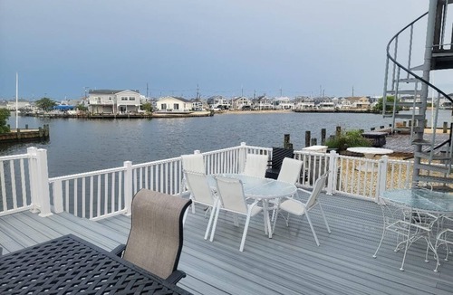 Dover Beaches North House | Chadwick Beach Island 5Br 2 bth Water Front, Spacious Panoramic Bay/water views