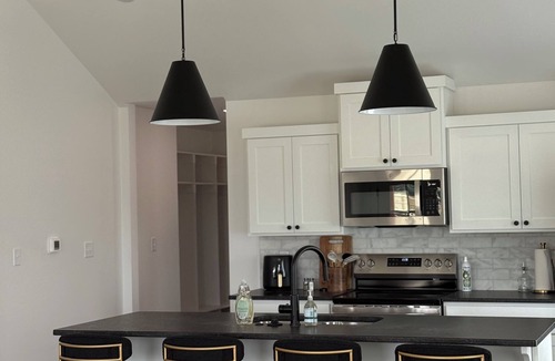 Uniontown House | Chaffee Cottage - walk to ACHE, Ft Chaffee, ArcBEST sleeps 9 2 king beds