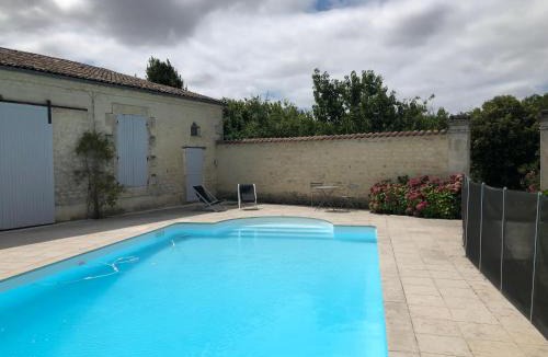 Surgeres Bed & Breakfast | Chai Léopold
