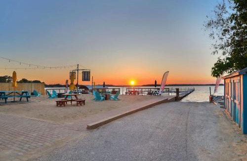 Ingleside Apartment | Chain O' Lakes Beach Penthouse Sunset View and Boat Dock