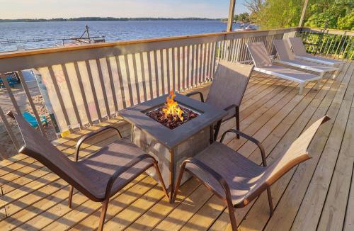 Ingleside Apartment | Chain O' Lakes Beach Penthouse Sunset View and Boat Dock