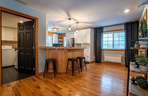 Sainte-Emelie Ski Chalet | Chalet Synergie|Hot Tub | River & Kayaks |Sleeps 8