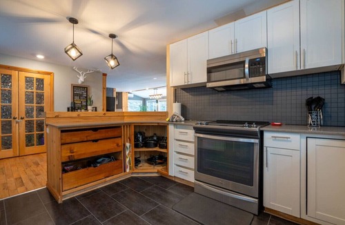 Sainte-Emelie Ski Chalet | Chalet Synergie|Hot Tub | River & Kayaks |Sleeps 8