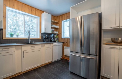 Sainte-Emelie Ski Chalet | Chalet Synergie|Hot Tub | River & Kayaks |Sleeps 8