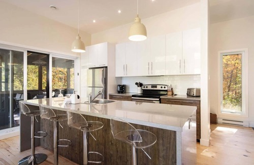 Sainte-Emelie-de-L'Energie Ski Chalet | Chalet Utopia on Lake Beaudoin