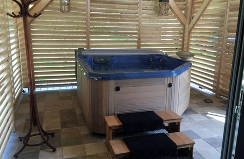 Saint-Christophe-la-Grotte Ski Chalet | Chalet Marmotte