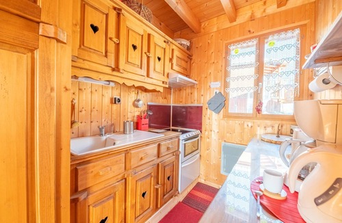 Saint-Laurent-en-Grandvaux House | Chalet L’Embellie - Chalet avec piscine partagée