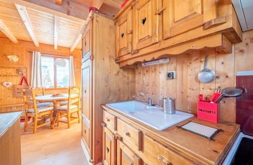 Saint-Laurent-en-Grandvaux House | Chalet L’Embellie - Chalet avec piscine partagée
