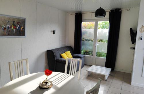 Saint-Pierre-des-Echaubrognes Apartment | Chalet 38 m2, au calme reposant, près du puy/fou