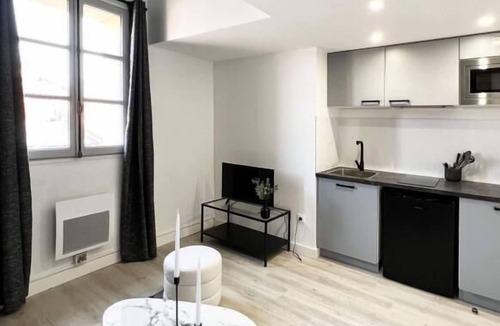 Capitole Apartment | CHAL6 Modern duplex 200m from Capitole